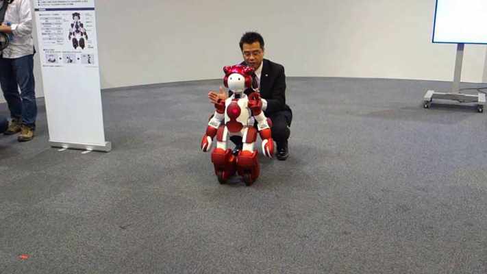 Hitachi revela protótipo do robô EMIEW3 (Vídeo)