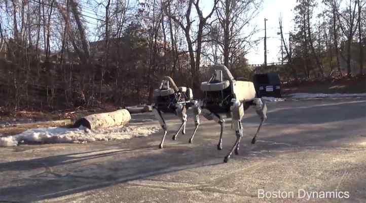 Boston Dynamics mostra novo robô capaz de levar um pontapé sem cair