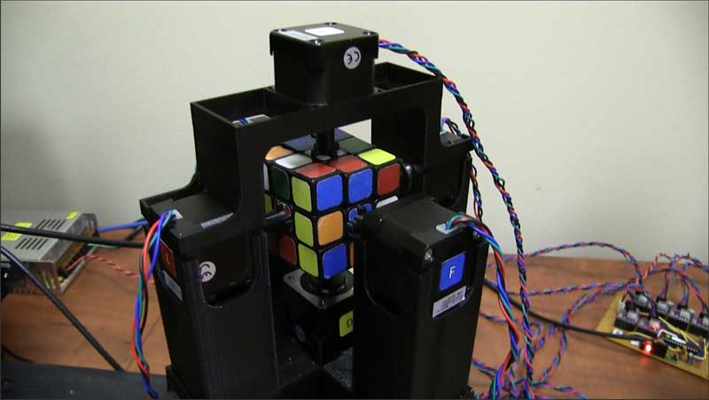 Robô resolve cubo de Rubik em menos de 1,2 segundos (Vídeo)